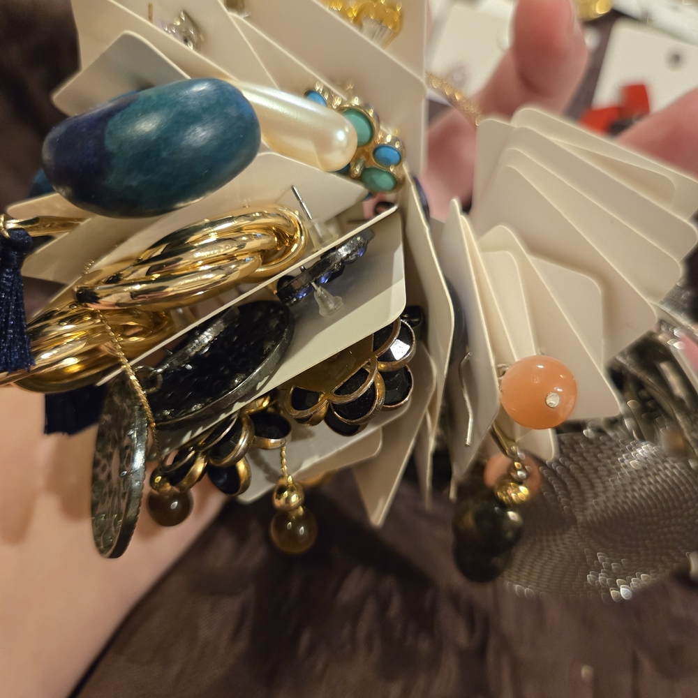 Pierced Earring Lot. Vintage & Modern. Stud & Dangle. Mixed Metals. Over 95 Pair - Picture 13 of 13